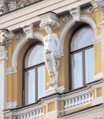 Фрагмент 4-го поверху головного фасаду