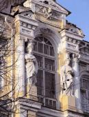 Фрагмент 4-го поверху головного фасаду