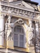 Фрагмент 4-го поверху головного фасаду…