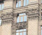 Рельєфи на фасаді