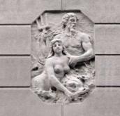 Рельєф на фасаді (море)