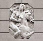 Рельєф на фасаді (вершник)