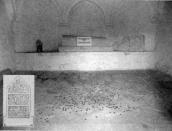 2011 р. Інтер’єр з надгробком