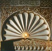 Напис і декоративна розетка