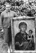 Реставратор Ганна Холопцева з іконою…