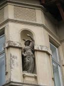 Скульптура Меркурюя в ніші