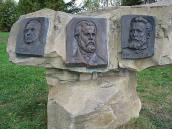 2006 р. Барельєфи письменників