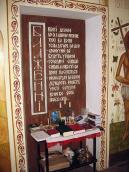 Столик з книгами