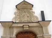 2006 р. Західний фронтон з рельєфом…