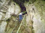 2008 р. Драбина, що веде до входу