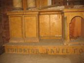 Ліва частина цоколя вівтаря