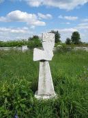 Надгробок з обламаним хрестом