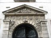 Верхня частина порталу