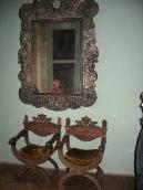 Два стільці та дзерквало