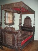 Ліжко під балдахіном