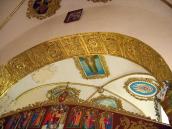 Склепіння вівтаря і арка між навою та…