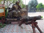 2014 р. Гармата на тлі постаі П. Орлика