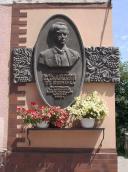 Бік з бюстом Шевченка