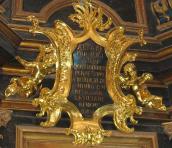 Картуш з латинським написом