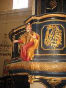 Фрагмент балюстради і постать святителя