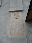 2011 р. Плита з написом