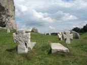 2011 р. Хрести з заходу на тлі каменю