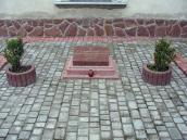 Пам’ятна плита покійним