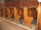 Різьблені лави