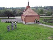 Хрести і каплиця