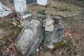 2016 р. Зруйнований надгробок