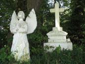 Надгробок зі скульптурою ангела