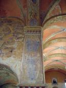 Стовп з постатями ангелів