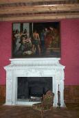 Камін, над ним – картина