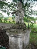 Надгробок із побитою фігурою