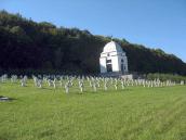 2010 р. Поле поховань на тлі каплиці