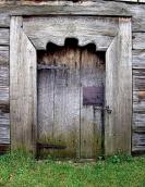 Західні двері з написом