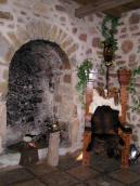 2004 р. камін та крісло консула