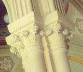 Корінфські капітелі півколон