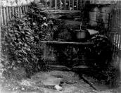 1990-і рр. Криниця з гербом