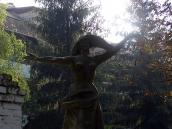 Півпостать