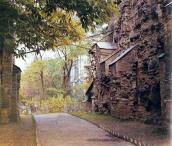 [1980 р.?] Проїзд воріт. Вигляд з півдня