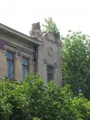 Центральна частина головного фасаду