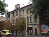 Головний фасад в ракурсі