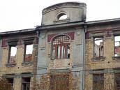 Центральна частина головного фасаду