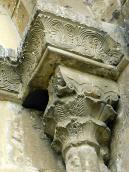 Капітель півколонки