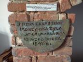 Табличка з надгробку Є. Ярошинської