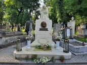 Могила М. Скорика (1938 – 2020)