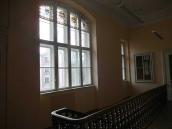 Вікно сходової клітки з вітражем