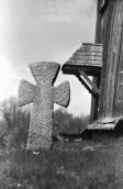 1986 р. Хрест на тлі церкви