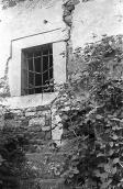 1988 р. Вікно в цоколі південної стіни